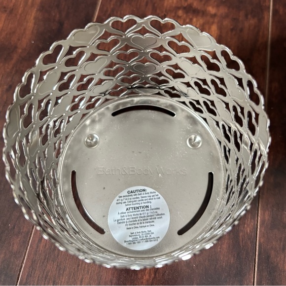 NWT Bath & Body Works Silver Pink Red Heart 3-Wick Candle Holder - Picture 4 of 6